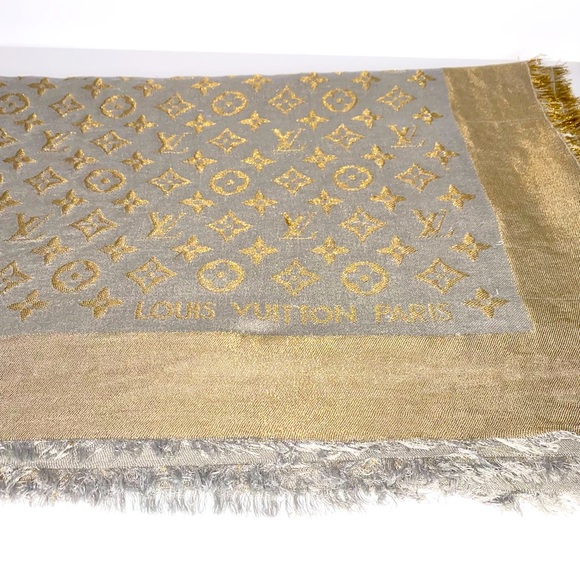 ❌❌SOLD❌❌ Louis Vuitton monogrammed shawl - Picture 2 of 8